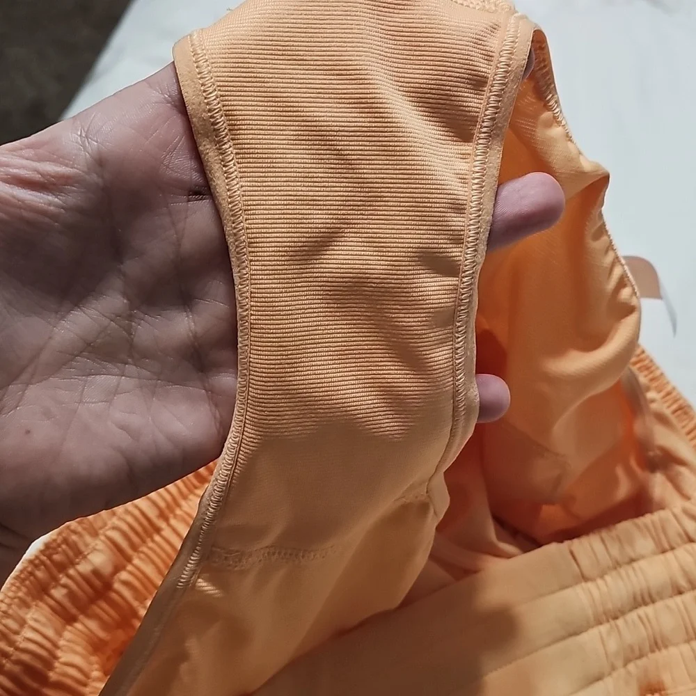 Lululemon Hotty Hot High Rise Short. 2.5" Lined. RKML- Rock Melon!! Sz 10!!! - Picture 11 of 13